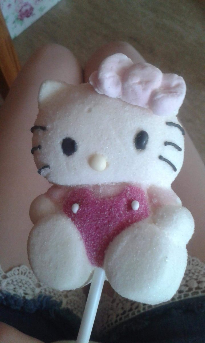 Hello Kitty >^•^<